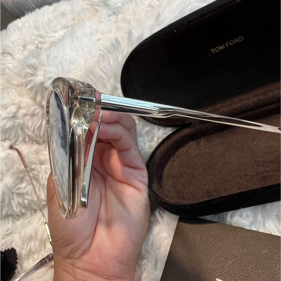 Tom Ford Clear Blue Gradient Authentic
Sunglasses - Picture 5 of 9